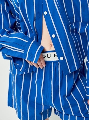 Quần Short Kẻ Sọc Trắng